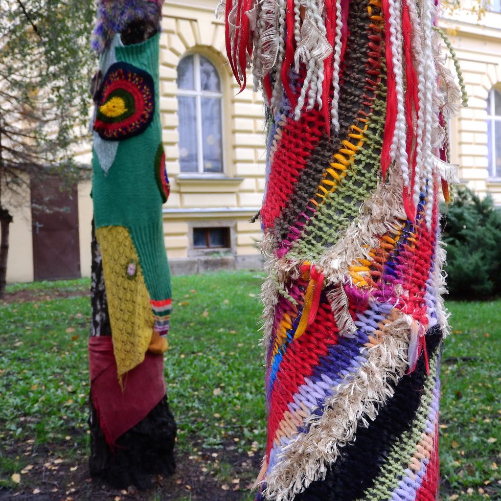 yarn-bombing tricot urbain gensac gironde france